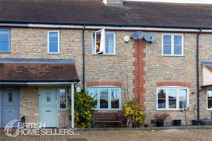 4 Bedroom Terraced House For Sale In Stratford Road, Cosgrove, Milton Keynes, Northamptonshire, MK19