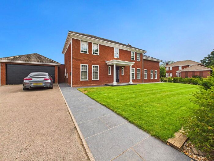 4 Bedroom Detached House For Sale In Washbank Road, St. Neots, PE19