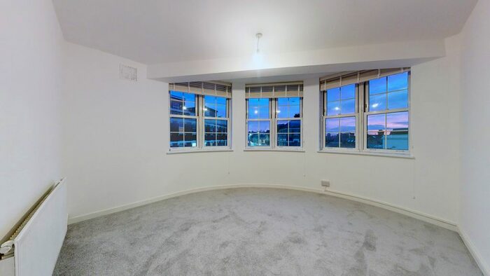 2 Bedroom Flat To Rent In Becklow Gardens, London, W12