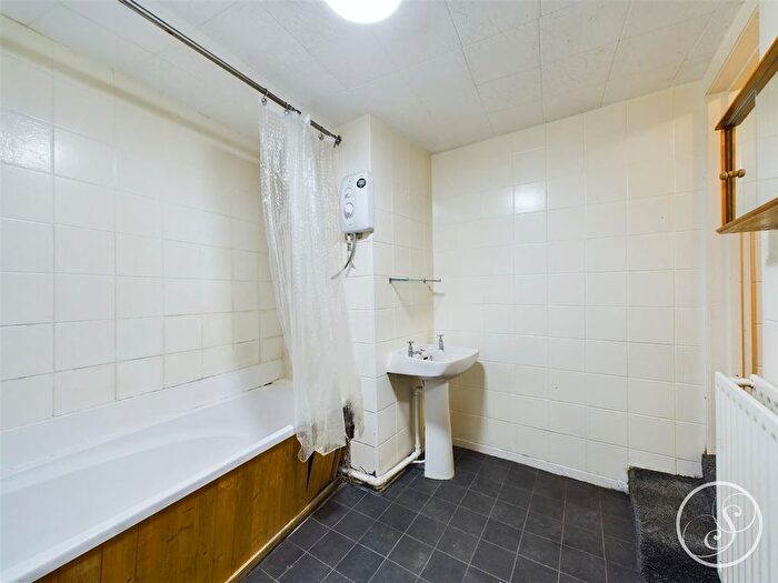 2 Bedroom Terraced House For Sale In Colton Road, Whitkirk, Leeds, LS15