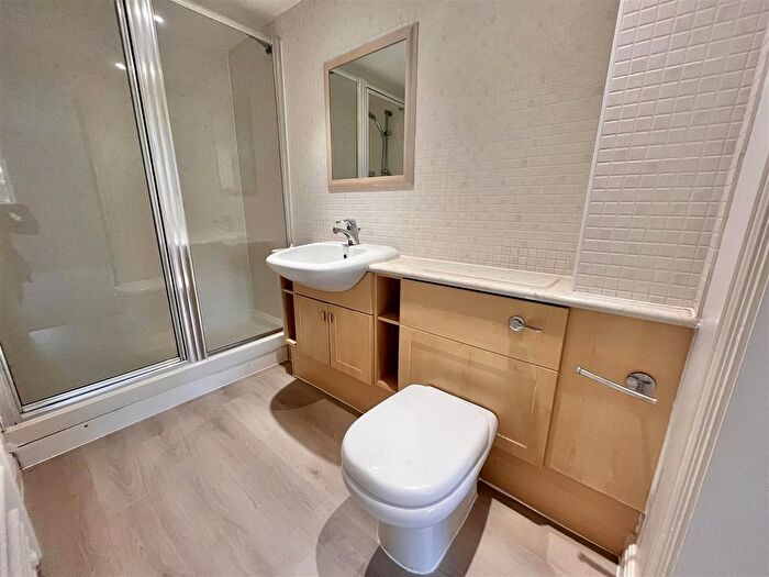 2 Bedroom Flat For Sale In Eton Drive, Cheadle, SK8