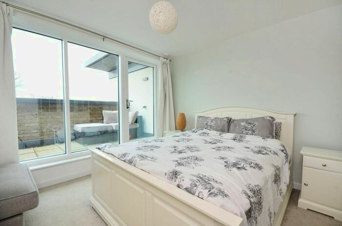 1 Bedroom Flat To Rent In Roehampton Lane, Roehampton, London, SW15