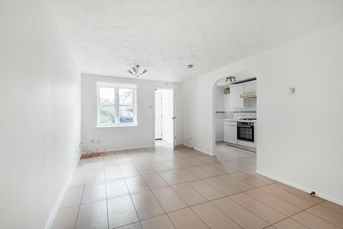 1 Bedroom Flat For Sale In Grifon Road, Grays, RM16