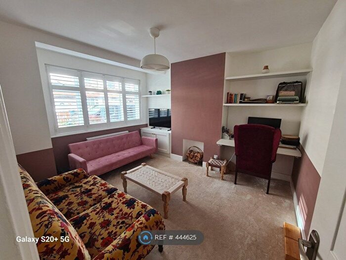 1 Bedroom Maisonette To Rent In Dinton Road, London, SW19