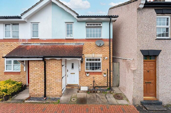 2 Bedroom Semi Detached House For Sale In William Street, Carshalton, SM5