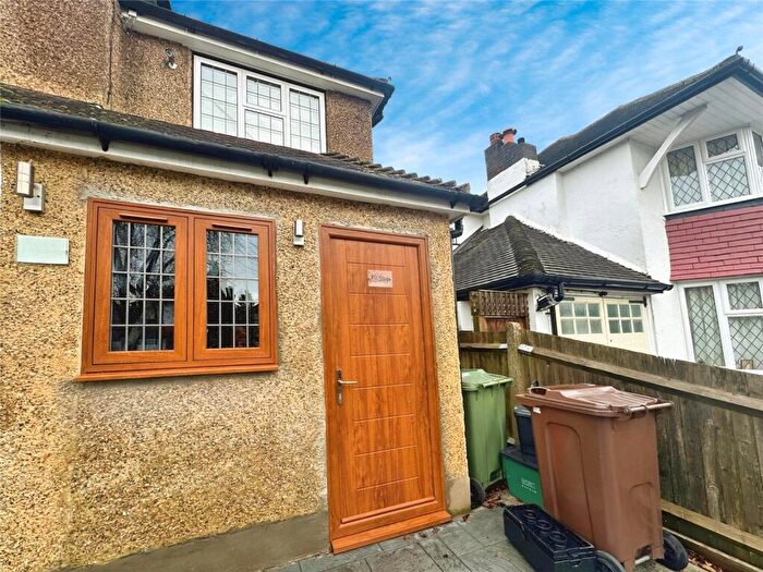 Flat To Rent In Banstead Road South, Sutton, SM2