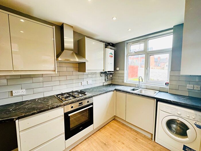 3 Bedroom Property To Rent In Dale Grove, Nottingham, NG2