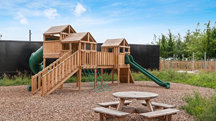 1 Bedroom Flat For Sale In Cedrus Avenue, Southall, UB1