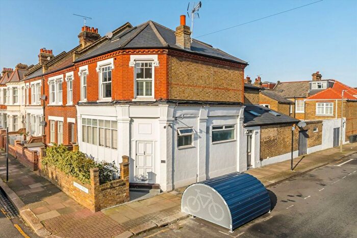 3 Bedroom Maisonette For Sale In Mayford Road, Balham, SW12