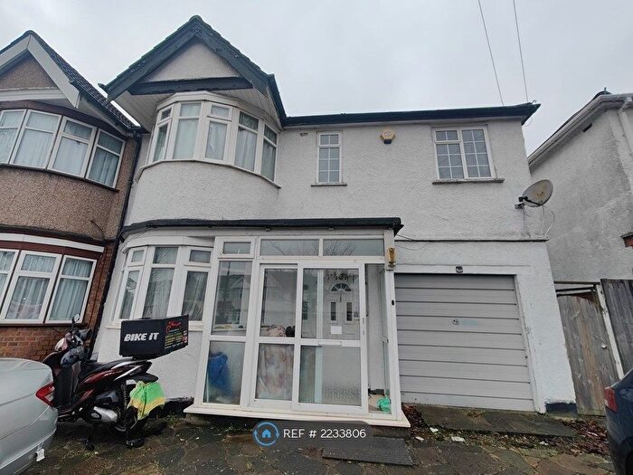 4 Bedroom End Of Terrace House To Rent In Kings Road, Harrow, HA2