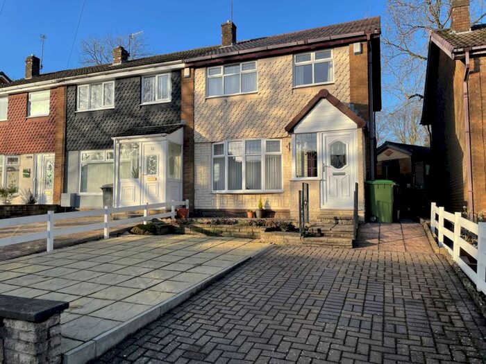 3 Bedroom Town House To Rent In Wetherby Drive, Oldham, OL2