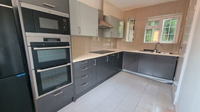 3 Bedroom Semi-Detached House To Rent In Cliveden Road, Taplow, Maidenhead, SL6