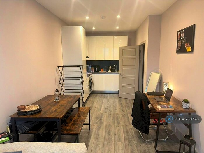 1 Bedroom Flat To Rent In Cube House, Stoke Mandeville, Aylesbury, HP22