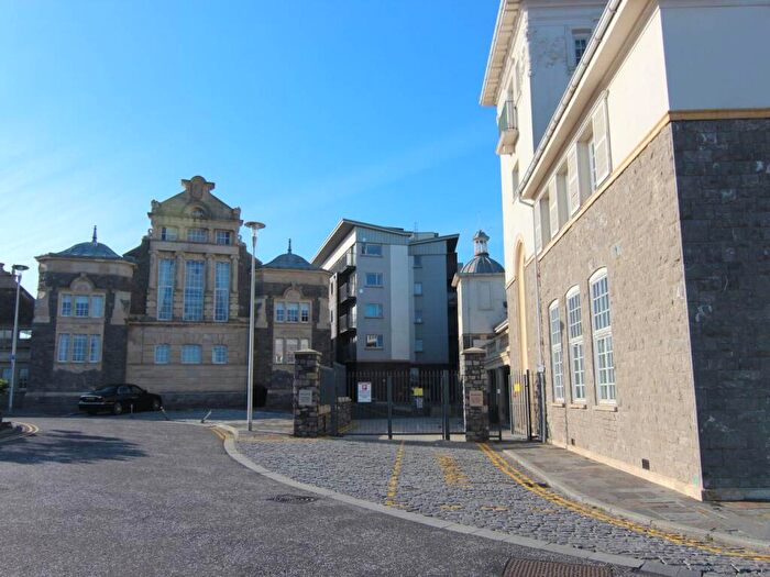 2 Bedroom Flat To Rent In Pruen House, Knightstone Causeway, Weston-super-Mare, BS23