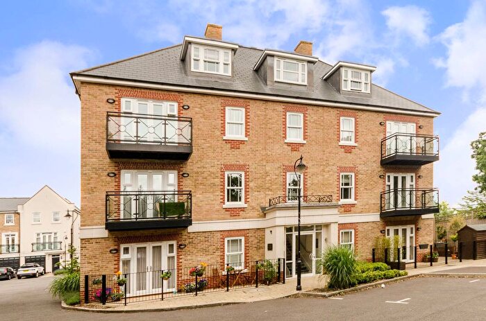 2 Bedroom Flat To Rent In Gillis Square, Putney, London, SW15