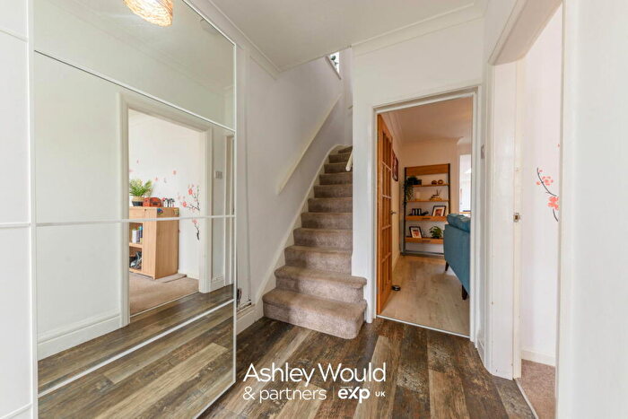 3 Bedroom Semi-Detached House For Sale In Shenstone Valley Road, Halesowen, B62