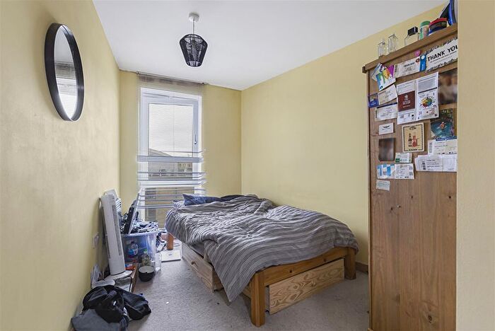 2 Bedroom Flat For Sale In Elder Court, Mead Lane, Hertford, SG13