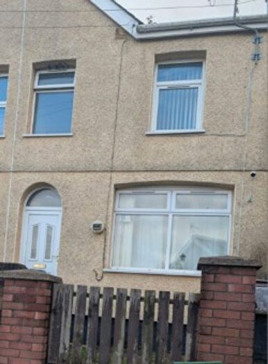 3 Bedroom Terraced House To Rent In Hillside Avenue, Markham, NP12