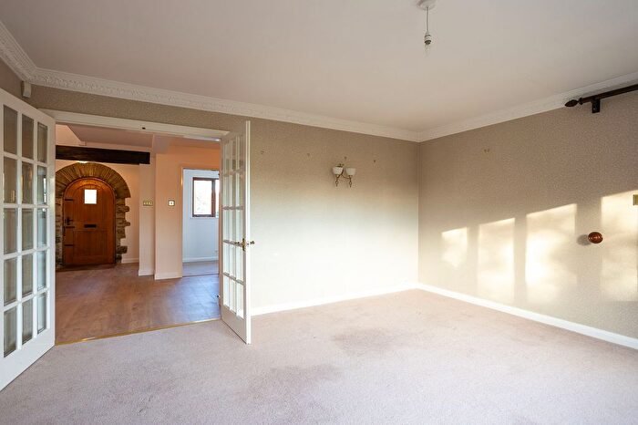 5 Bedroom Detached House To Rent In Back Lane, Sicklinghall, LS22