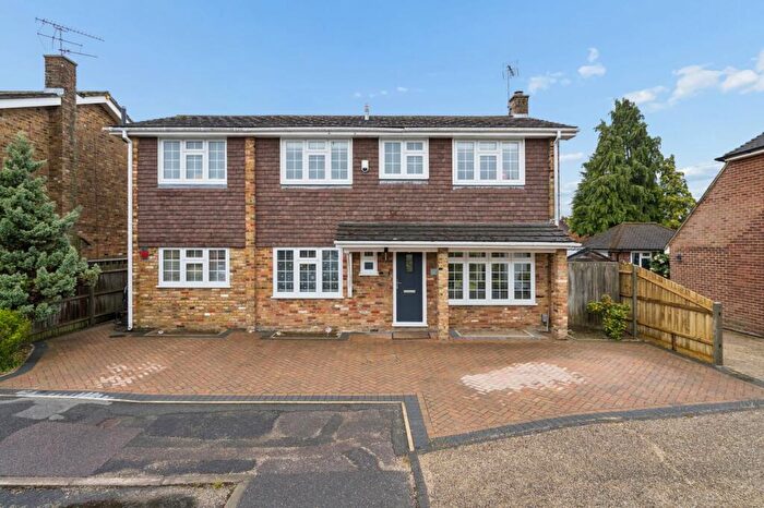 3 Bedroom Detached House To Rent In Denham Walk, Chalfont St Peter, Gerrards Cross, SL9