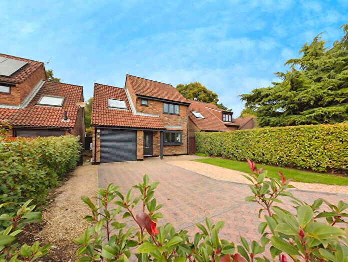 4 Bedroom Detached House For Sale In Throopside Avenue, Bournemouth, BH9