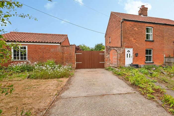 3 Bedroom Semi Detached House For Sale In Meeting Hill Road, North Walsham, NR28