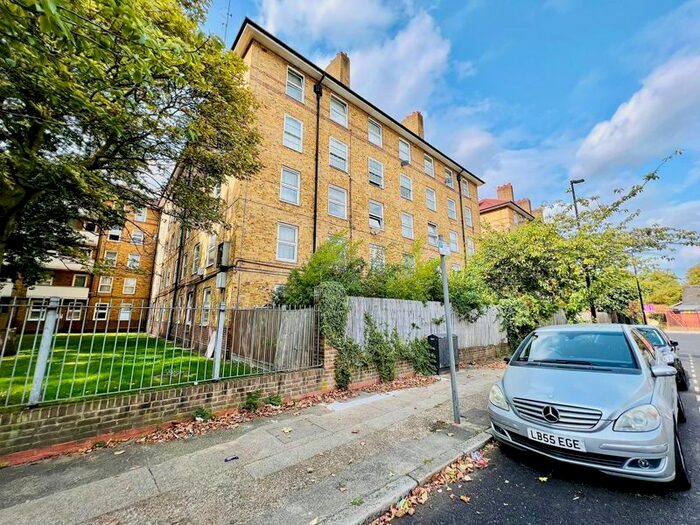 2 Bedroom Flat To Rent In Bishops Way, London, E2