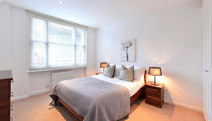 1 Bedroom Flat To Rent In Hill Street, Mayfair, W1J