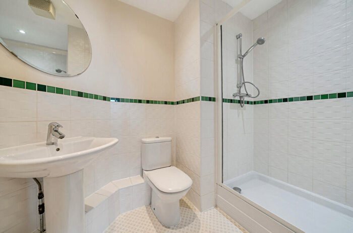 2 Bedroom Flat For Sale In Elm Road, Sidcup, DA14