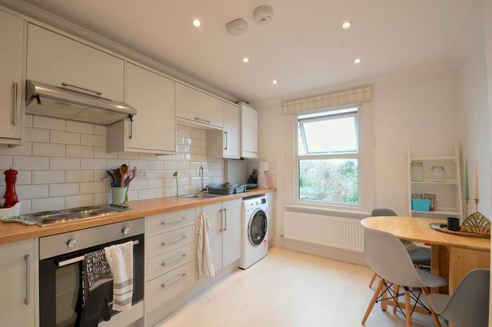 1 Bedroom Flat To Rent In Elmgrove Road, Weybridge, KT13