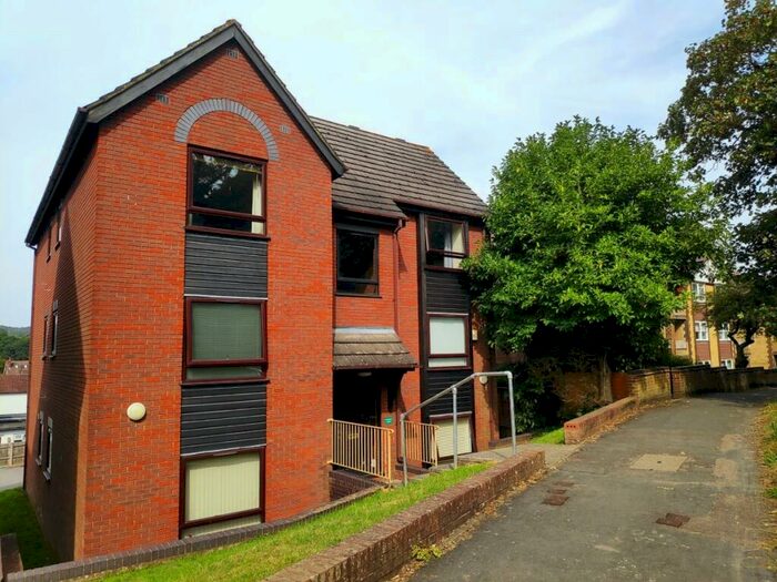 1 Bedroom Flat To Rent In Elm Road, Redhill, RH1