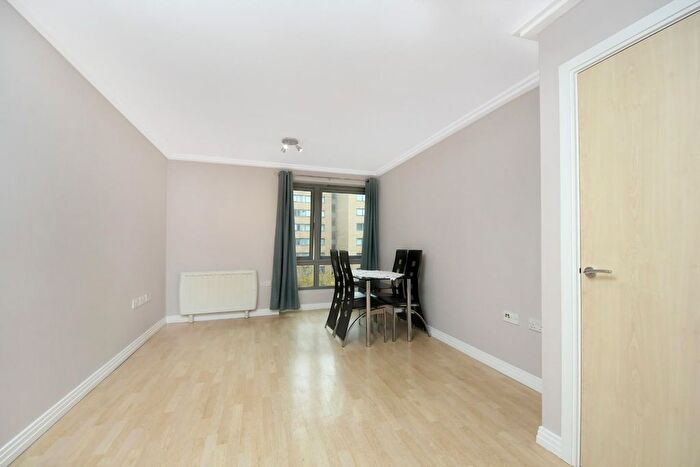 1 Bedroom Flat To Rent In Trentham Court, W3
