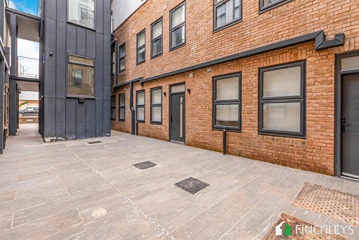 2 Bedroom Flat To Rent In Avenir Court, Ballards Lane, North Finchley, N12