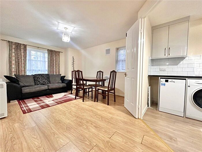 2 Bedroom Flat To Rent In Williams Drive, Hounslow, TW3