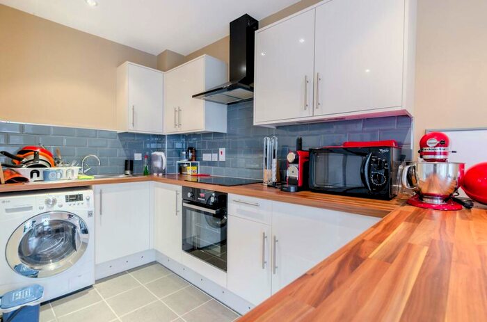 2 Bedroom Flat To Rent In Laburnum Street, Hoxton, London, E2