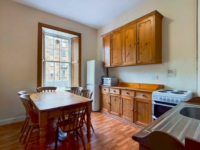 2 Bedroom Flat To Rent In Cumberland Street, New Town, Edinburgh, EH3