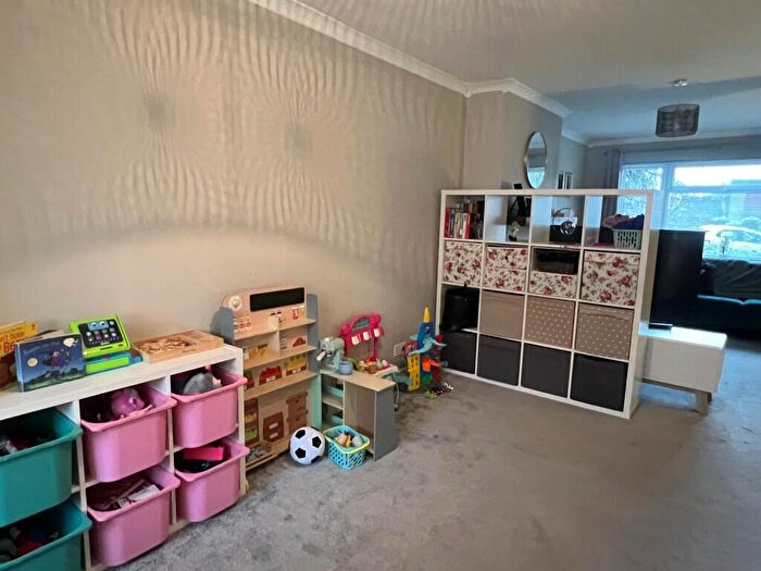 3 Bedroom Semi-Detached House For Sale In Wainbridge Crescent, BS35