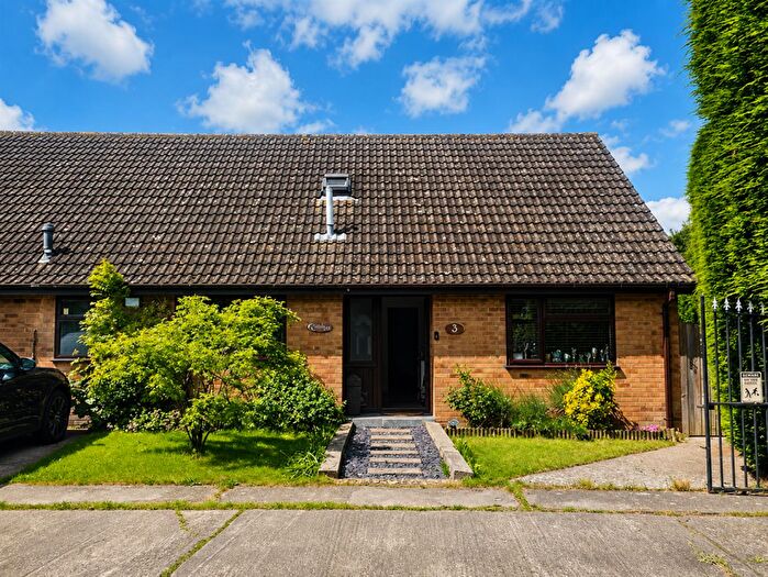 3 Bedroom Chalet For Sale In Greenvale Gardens, Court Meadow, Gillingham, ME8