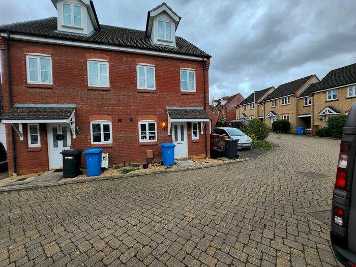 4 Bedroom Semi-Detached House To Rent In Thacker Way, Norwich, NR5