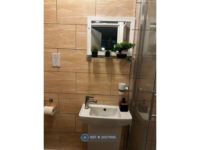 Studio To Rent In London, London, N4