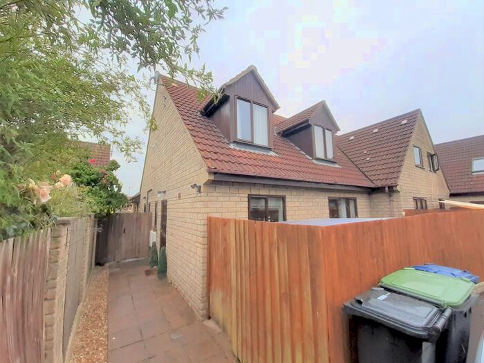 2 Bedroom Semi-Detached House To Rent In Broad Robin, Gillingham, SP8