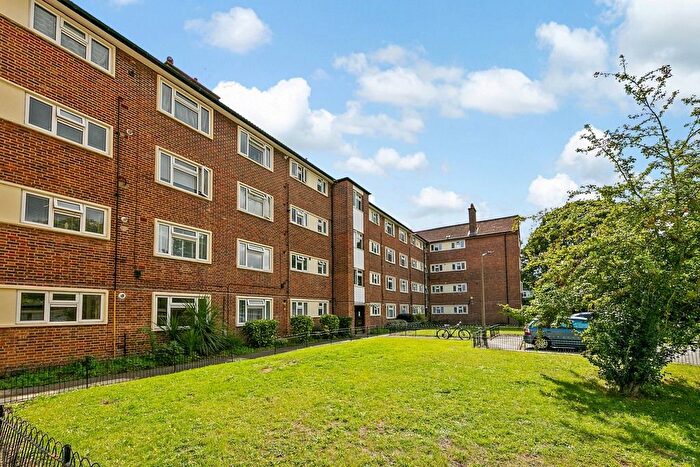 2 Bedroom Flat For Sale In Hawthorn Court, West Hall Road, Kew, Richmond, Surrey, TW9