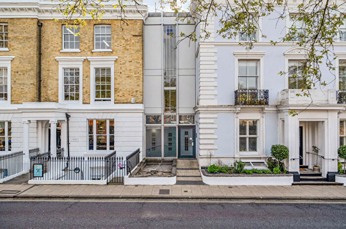 3 Bedroom Flat For Sale In Southgate Street, Winchester, Hampshire, SO23