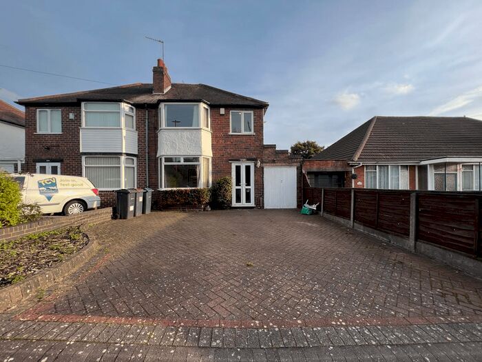 3 Bedroom Semi-Detached House To Rent In Stonehouse Lane, Birmingham, B32