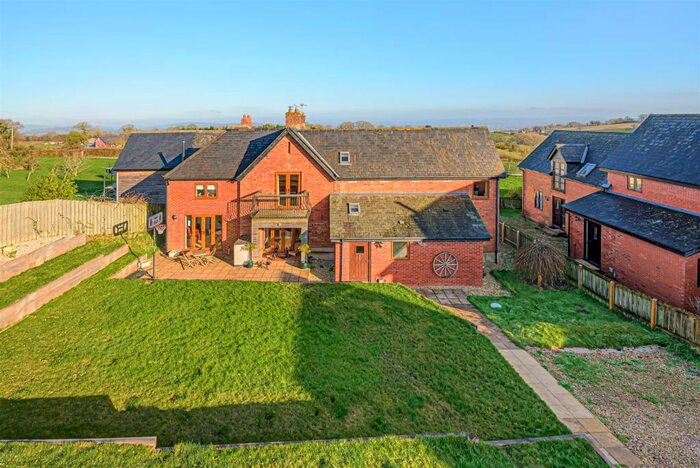 4 Bedroom Semi-Detached House For Sale In Close To Exeter, EX4