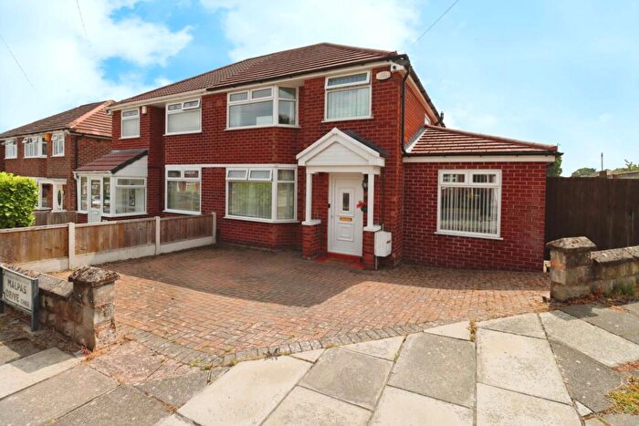 3 Bedroom Semi-Detached House For Sale In Malpas Drive, Bebington, CH63