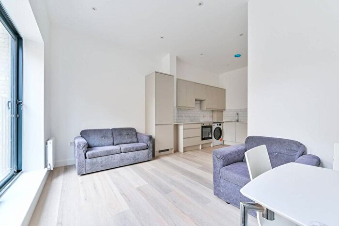 1 Bedroom Flat To Rent In Leighton Road, , Kentish Town, London, NW5