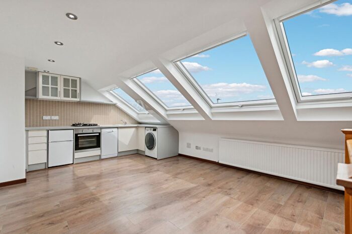 1 Bedroom Flat To Rent In Gunnersbury Lane, Gunnersbury, W3