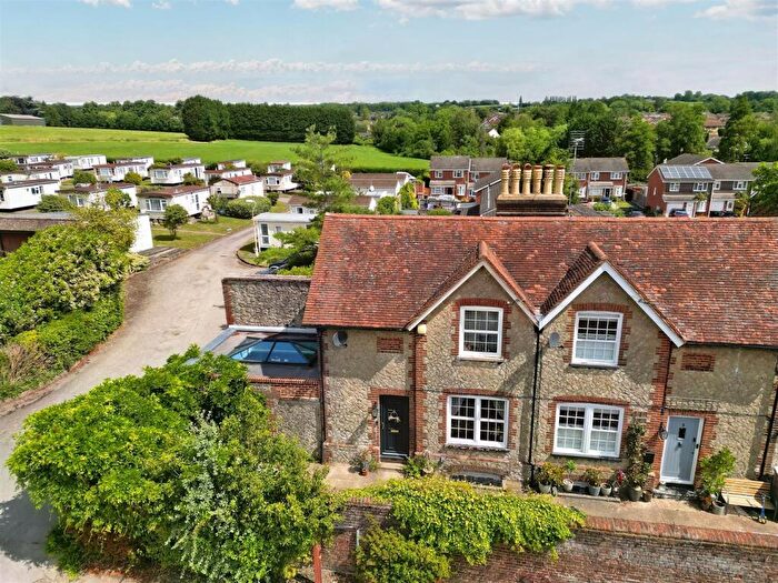 3 Bedroom Semi Detached House For Sale In Maidstone Road, Wateringbury, ME18