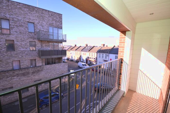 2 Bedroom Flat To Rent In Sutherland Road, London, E17